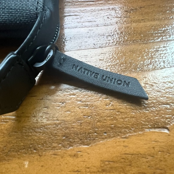 Native Union Stow Slim Laptop Sleeve 14 Inches Zip Closure Charcoal And Black - Picture 5 of 7